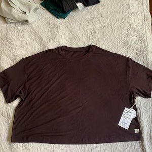 Vuori Cove Tee in Dark Cherry, BNWT